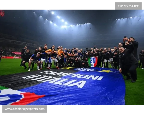 国米日本行球迷热情接机 张康阳首次与球迷互动引关注 国米日本行球迷热情接机 张康阳首次与球迷互动引关注